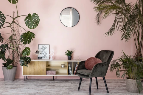 Inspiracja prezentująca salon w kolorze różowym, styl vintage. W realizacji wykorzystano dekory z kolekcji Mood Stories Comfort Collection:Dąb Shetland.
