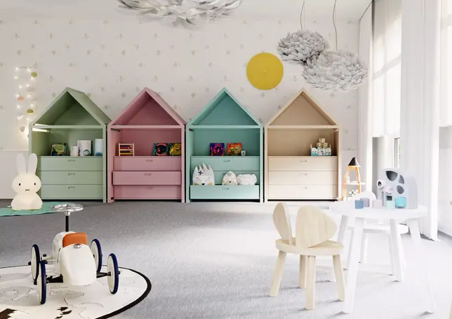 Pokój dziecięcy w stylu skandynawskim z szafkami dla dzieci w stylu małych domków. Kolorystyka aranżacji to kolory szary, niebieski i zielony.  Propozycja dekorów użytych w aranżacji to: R38002, U17501,U19014,U18505.
