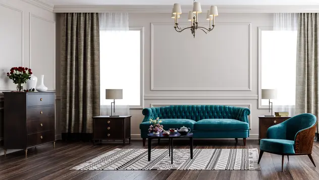 Salon w kolorze szarym z klasyczną niebieską kanapą, styl klasyczny. Element charakterystyczny: klasyczna niebieska kanapa