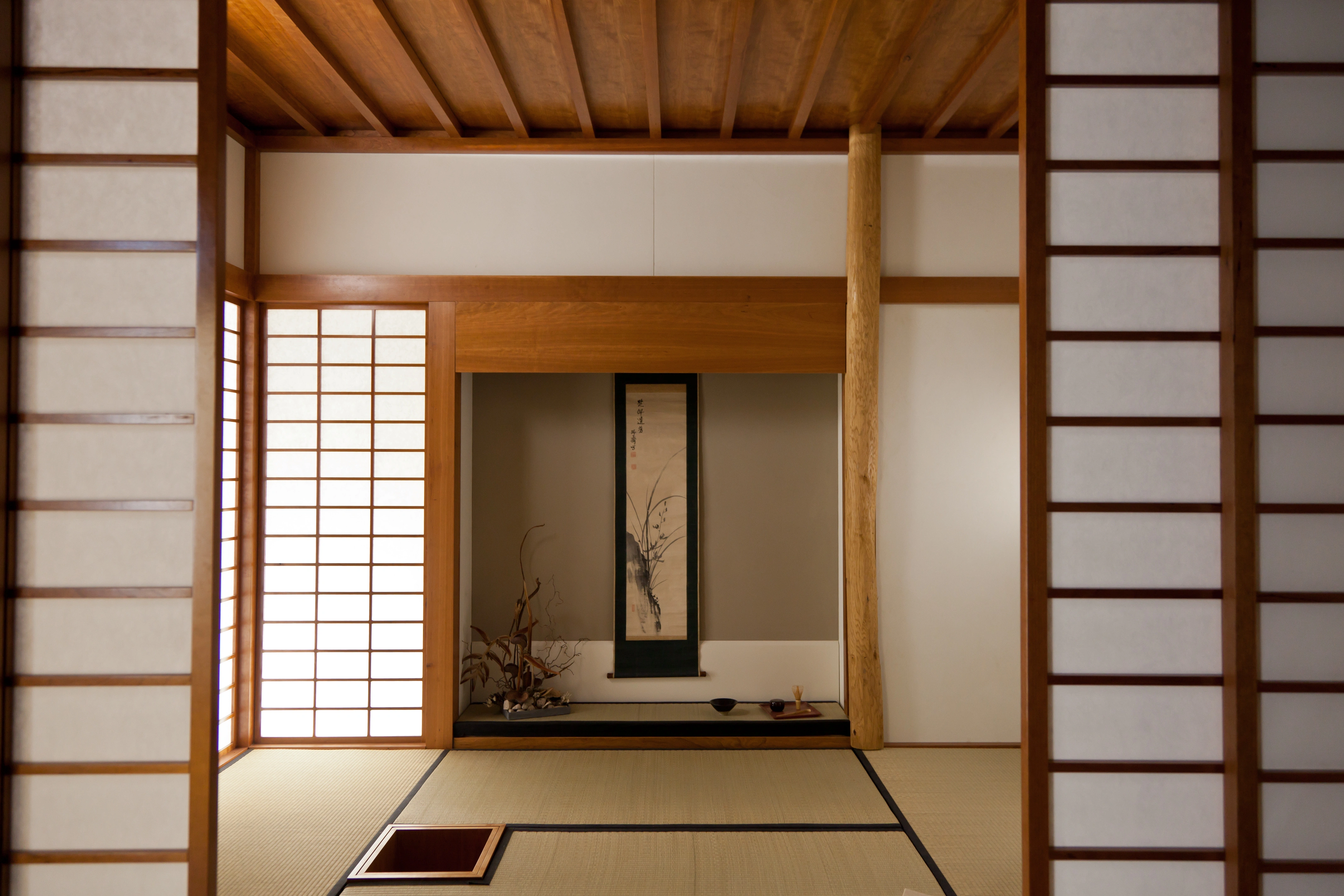 Inspiracja prezentująca salon w kolorze beżowym, styl japoński.